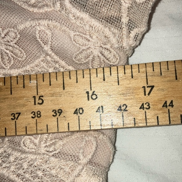 Forever 21 size medium creamy / Tan A-line Flutter Sleeve lace Dress lined Teen - Picture 15 of 16